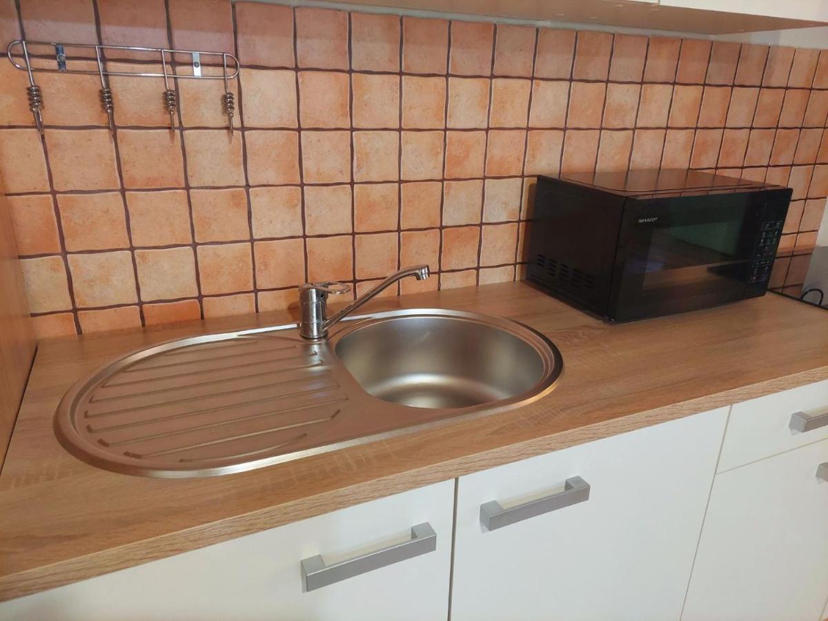 Thea Apartment *