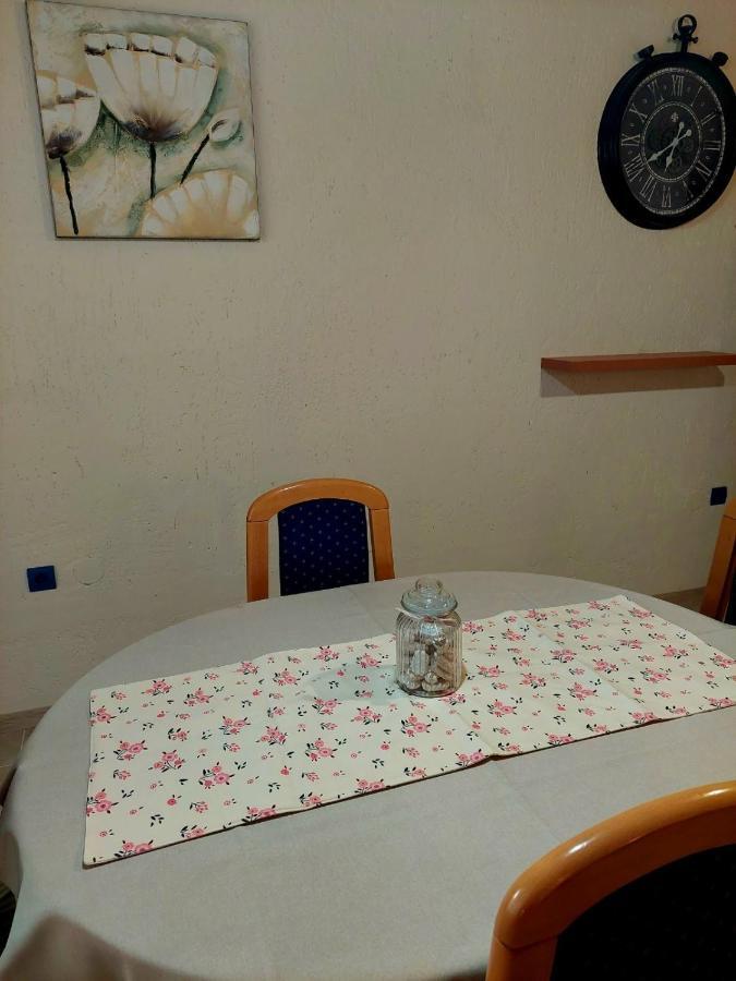 Thea Apartment *